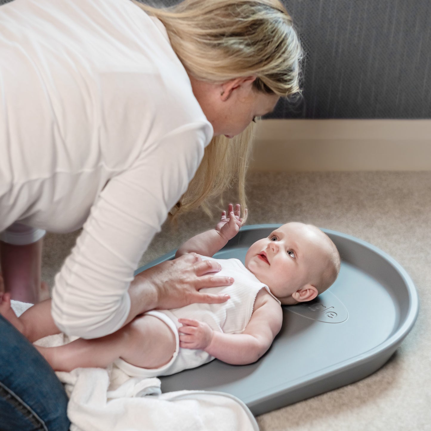 Shnuggle Squishy Changing Mat – The Ultimate Comfy & Hygienic Changing Solution- Grey