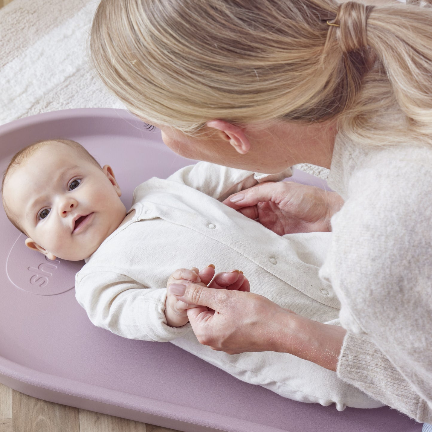 Shnuggle Squishy Changing Mat – The Ultimate Comfy & Hygienic Changing Solution- Blossom