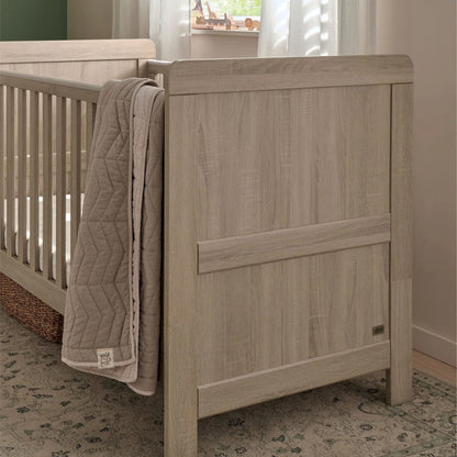 Ensemble lit bébé 3 pièces Atlas de Mama's And Papa avec commode et armoire, chêne clair