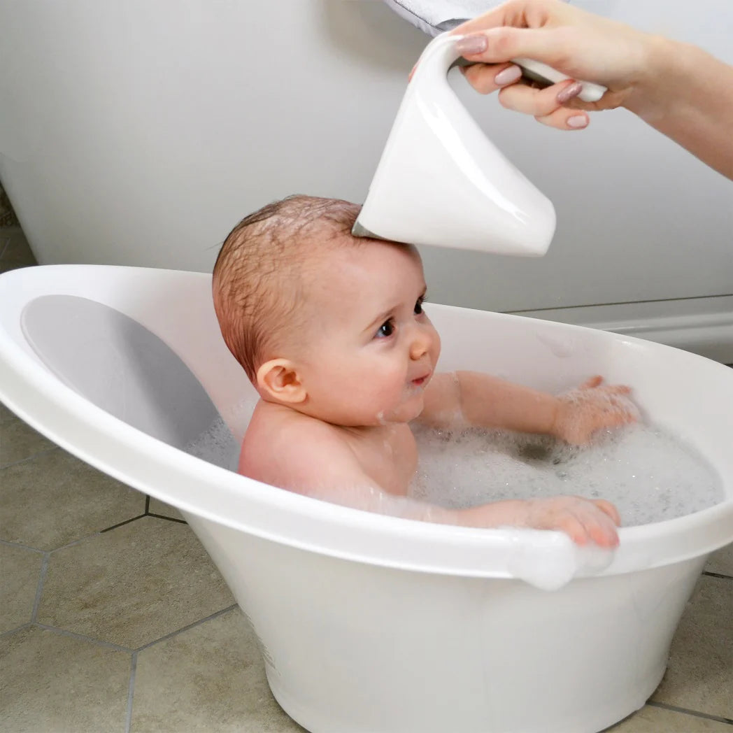 Shnuggle Washy Bath Jug – Gentle, Tear-Free Hair Rinsing